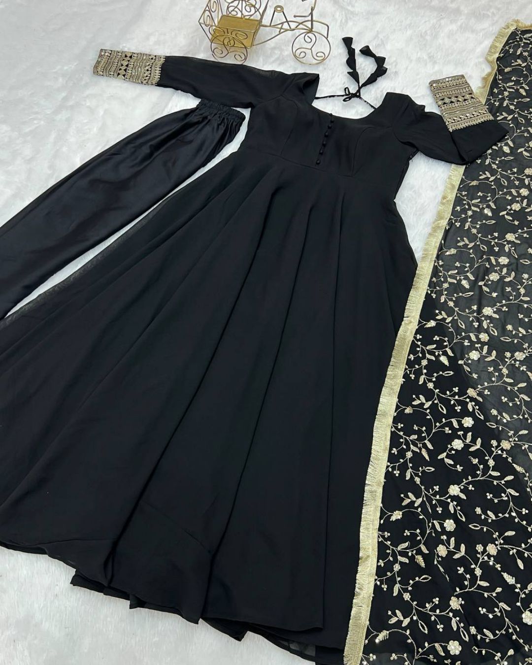 Stylish Black Party Gown for Elegant Occasions