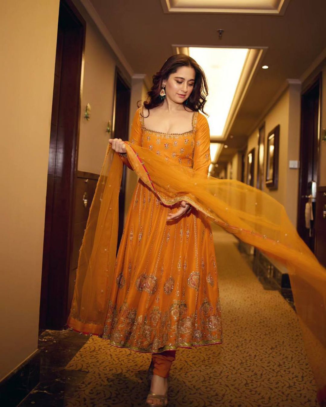 Heera Mandi Actress Sanjeeda Sheikh Yellow Gown