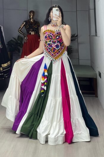 Flaunt ethnic elegance with this colorful Navratri choli set